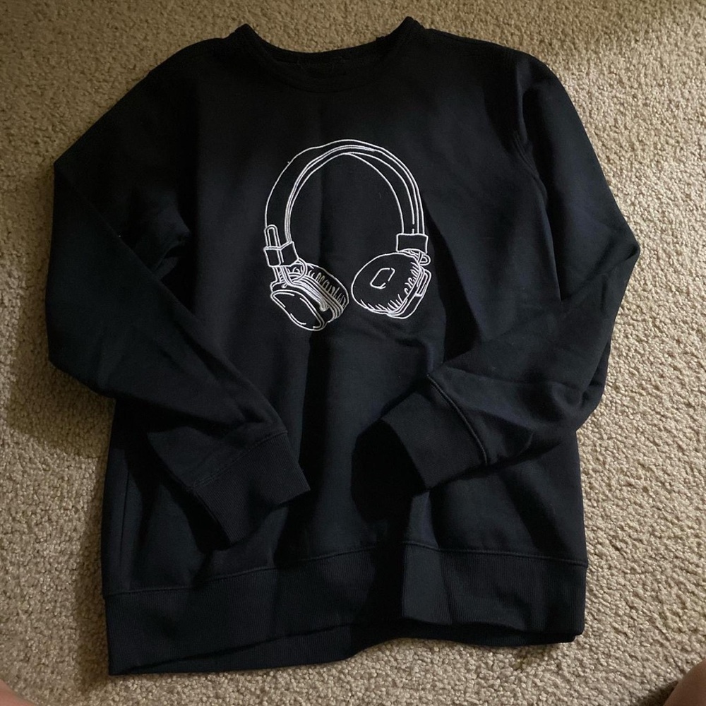 Black headphones sweater